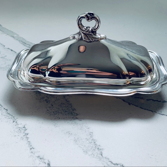 FB Rogers Silver Co Lidded Butter Dish - Picture 10 of 10